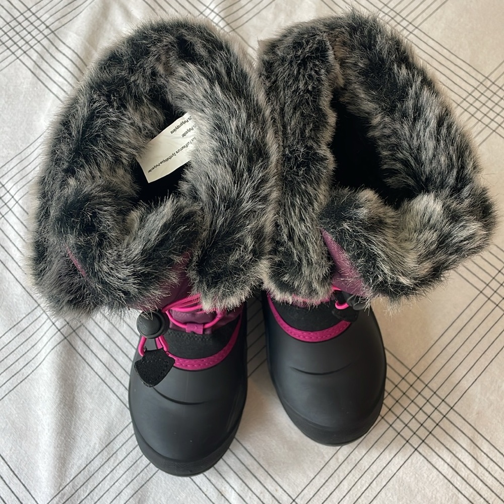 Kids Kamik snow boot with faux fur, so cute and only worn once! - Picture 2 of 6